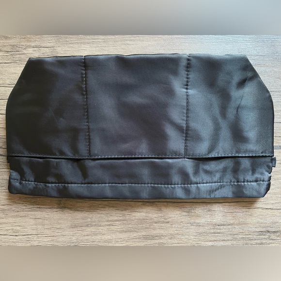 NIP: A medium black Nylon tote organizer with 13 pockets - Picture 2 of 5